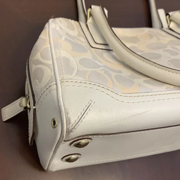 White coach bag - Picture 4 of 15
